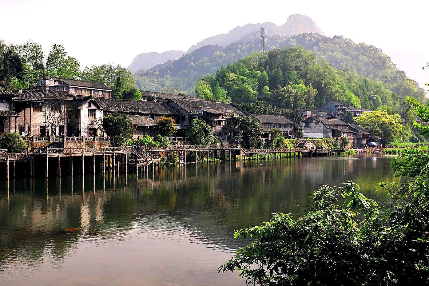 蜘蛛指南在四川发现了一座宝藏山水之城，美丽之地，这里便是四川乐山！