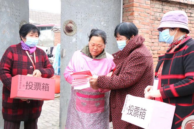 村村委会主任侵占填土工程款去向不明，六名村干部被识破