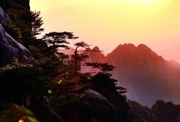 登黄山，天下无山，无如徽之黄山！
